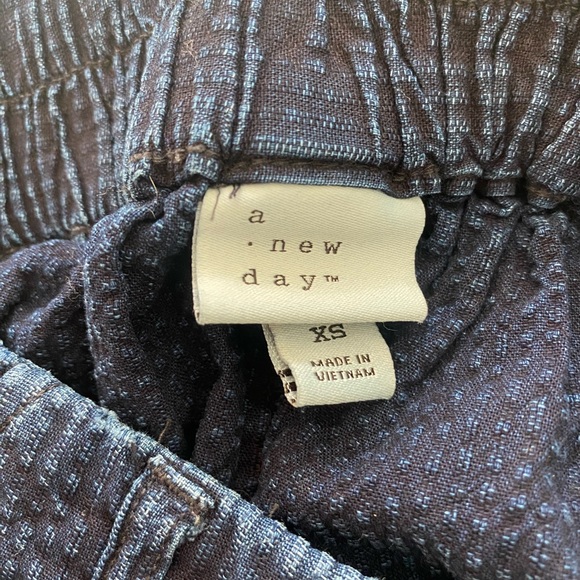 A new day shorts - Picture 3 of 3